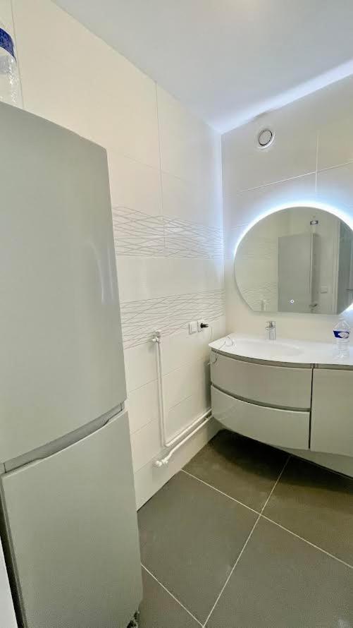 Un Cocon A Deux Pas Du Metro Et Avec Parking Inclus Apartment